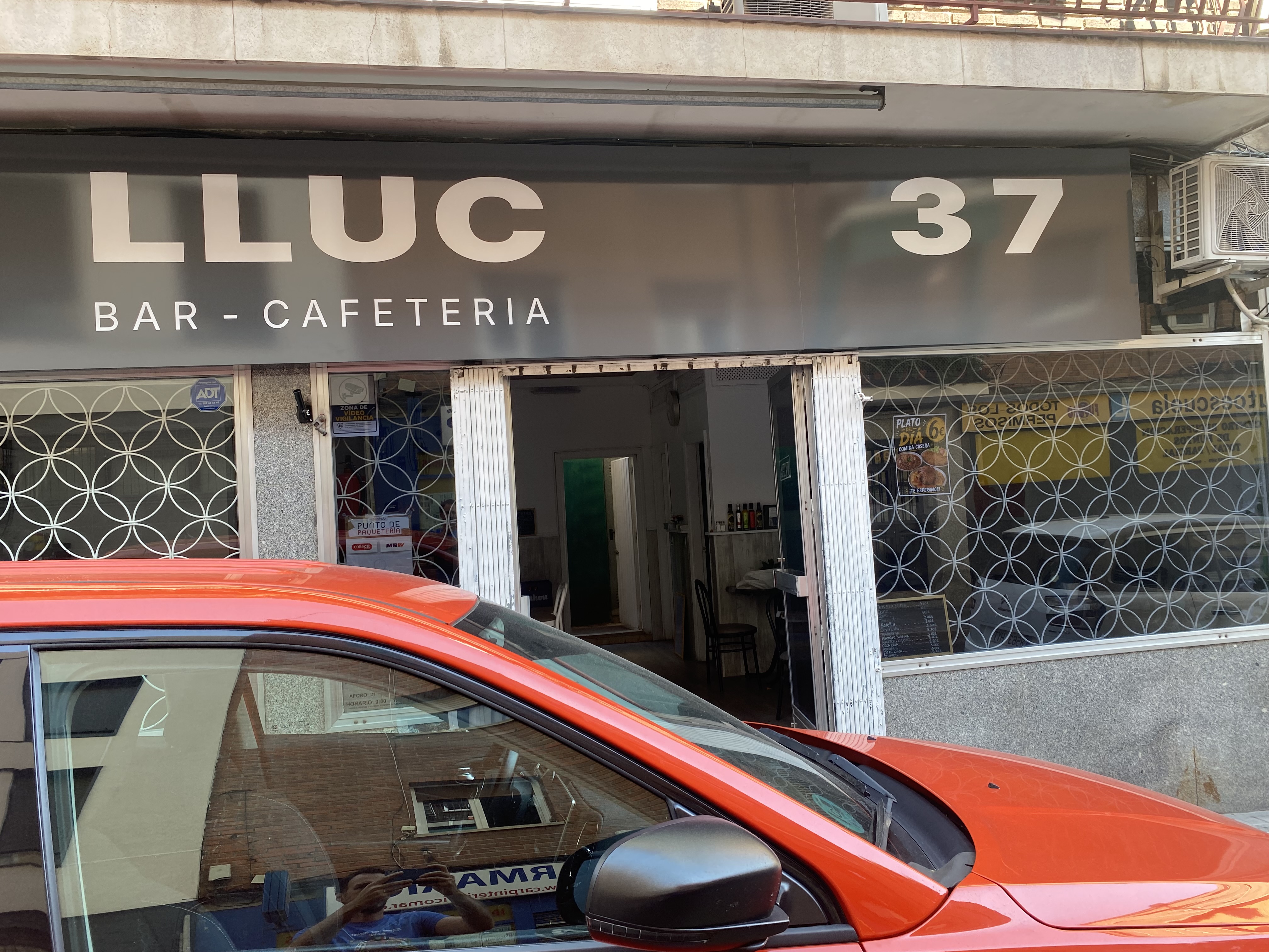 Fachada de LLUC 37